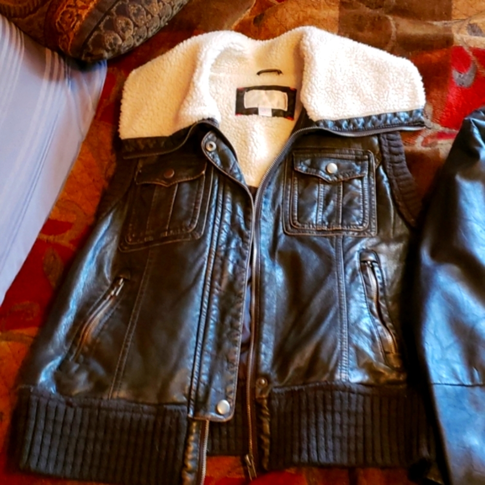 jacket/Vest - Picture 2 of 8